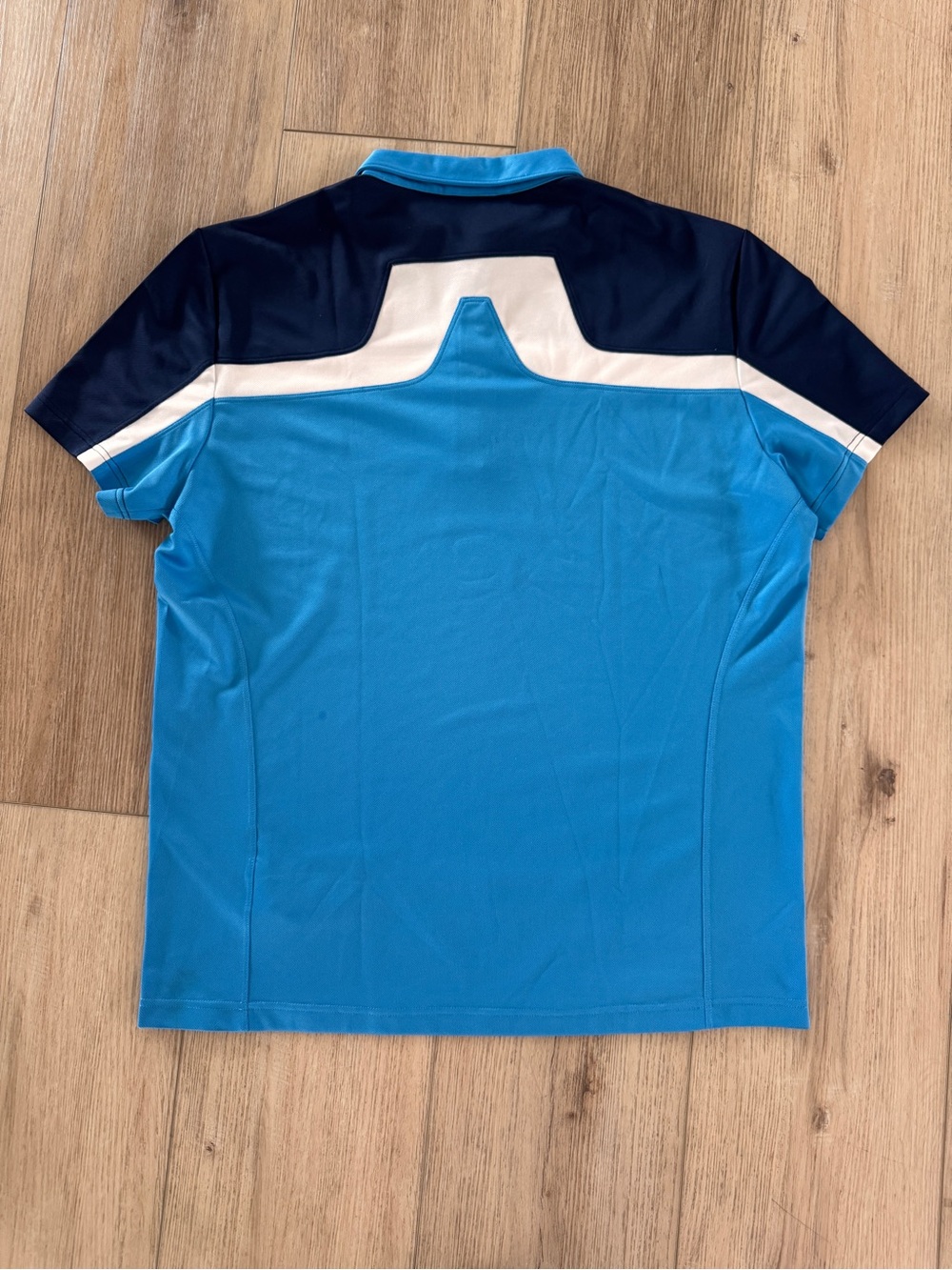 J.Lindeberg Men's Colorblock Polo in Navy and Light Blue - Picture 5 of 5